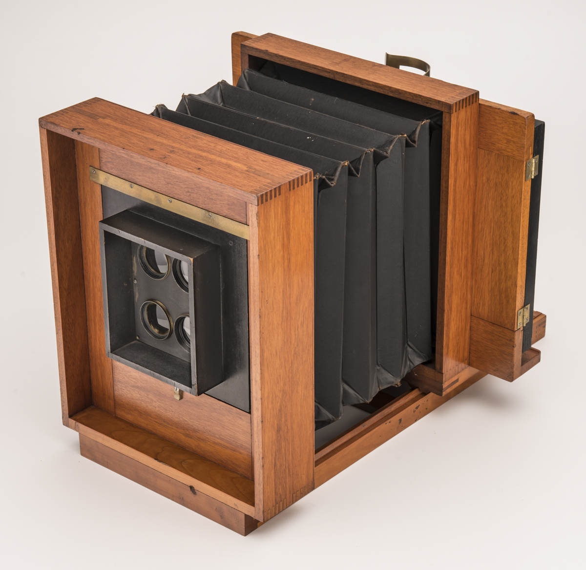 Large wood box camera, with accordion-folds in center