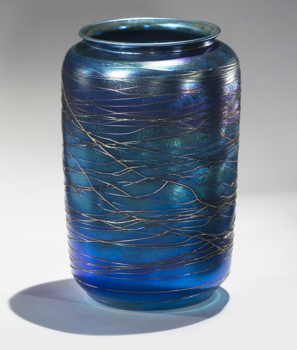 Vase, 1924-1931 Wide blue glass vase with straight sides and wide opening, with pattern of lines running around it