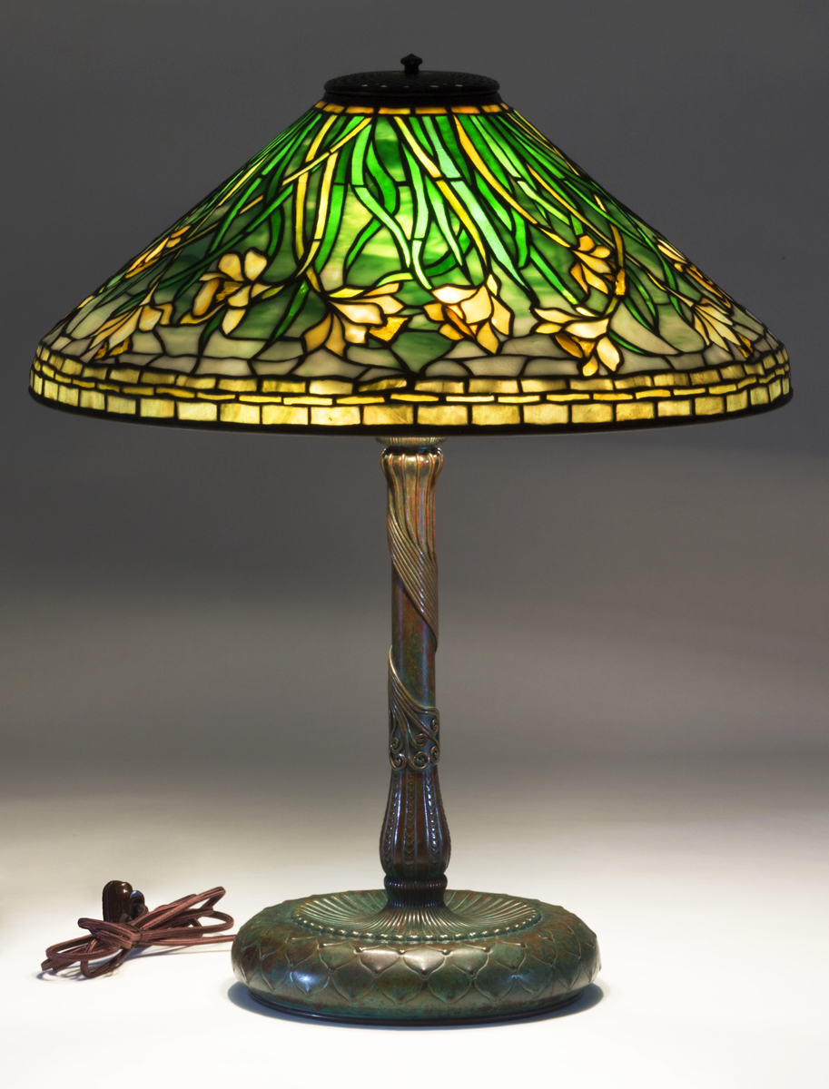 Lamp with bronze base and stem and stained glass shade featuring daffodils