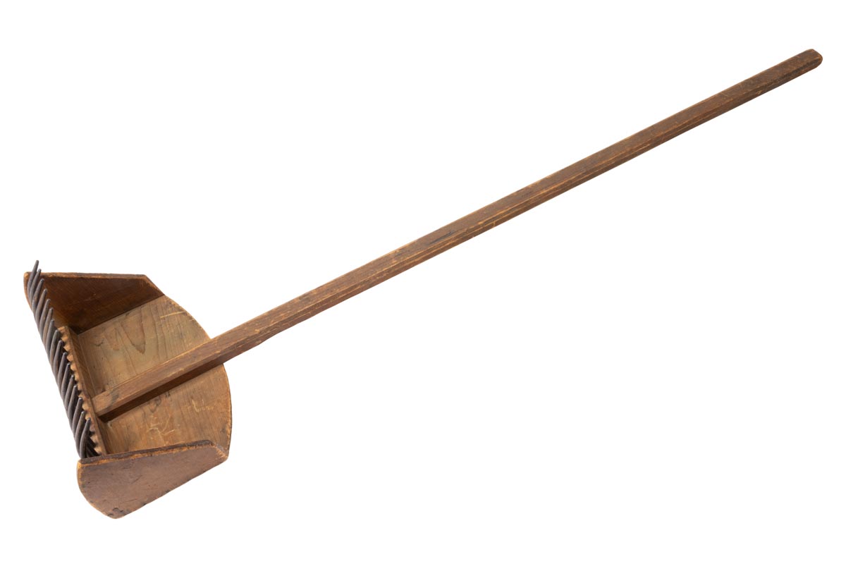 Cranberry rake